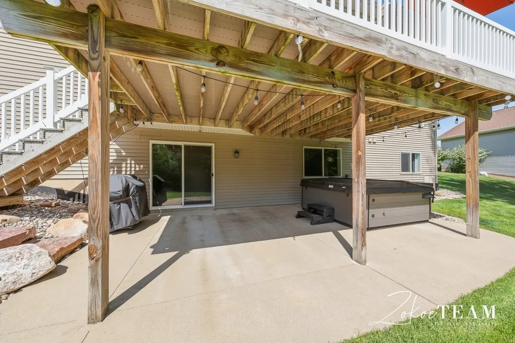 1922 Stratford Lane NW Walker City MI 49534