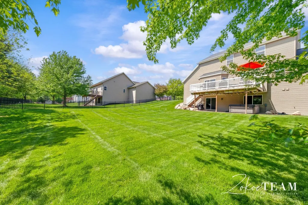 1922 Stratford Lane NW Walker City MI 49534