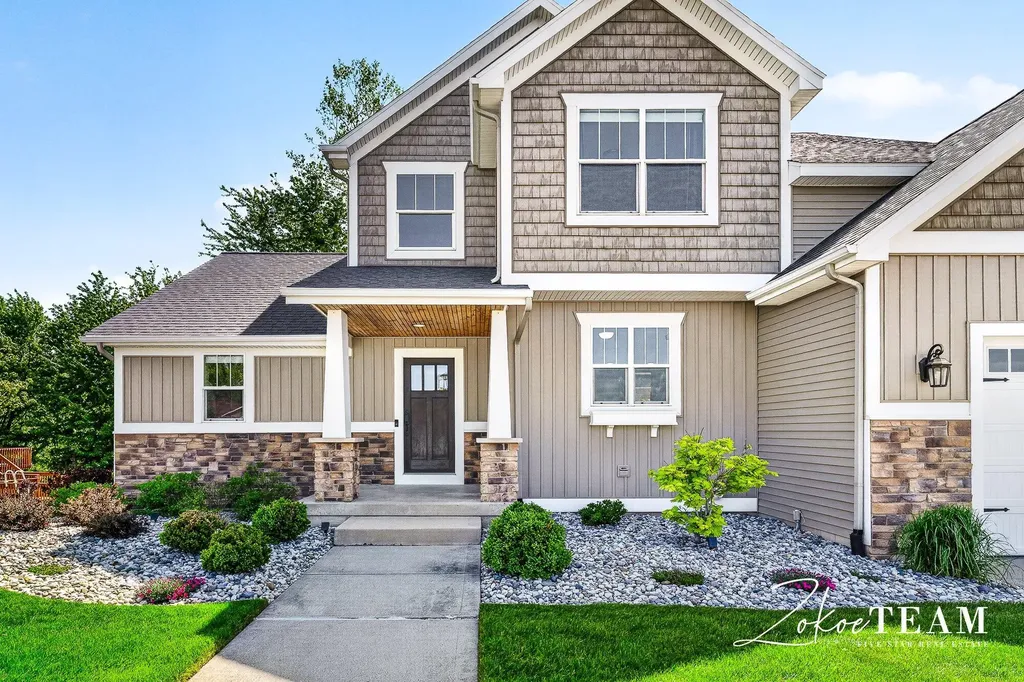 1922 Stratford Lane NW Walker City MI 49534