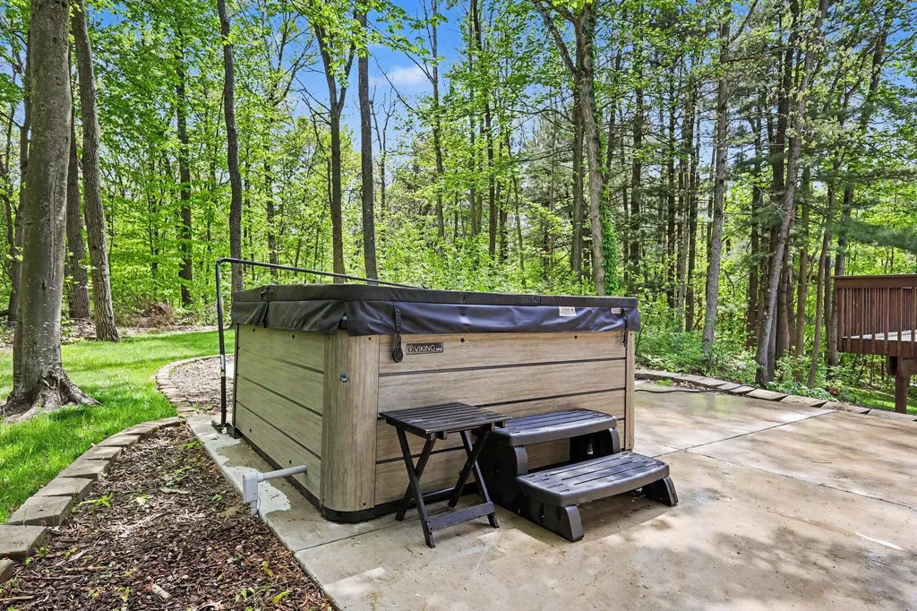 5224 Bonasa Drive NE Courtland Township MI 49341
