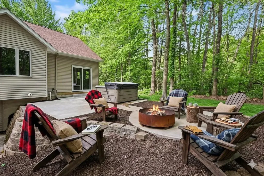 5224 Bonasa Drive NE Courtland Township MI 49341