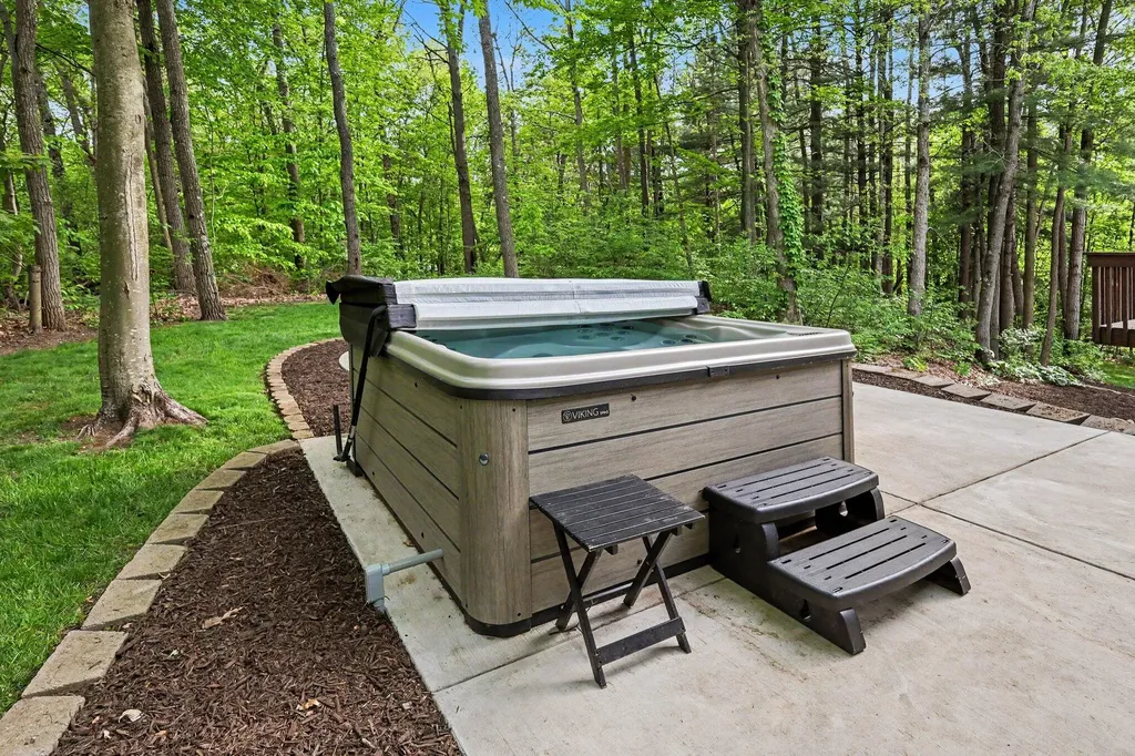 5224 Bonasa Drive NE Courtland Township MI 49341