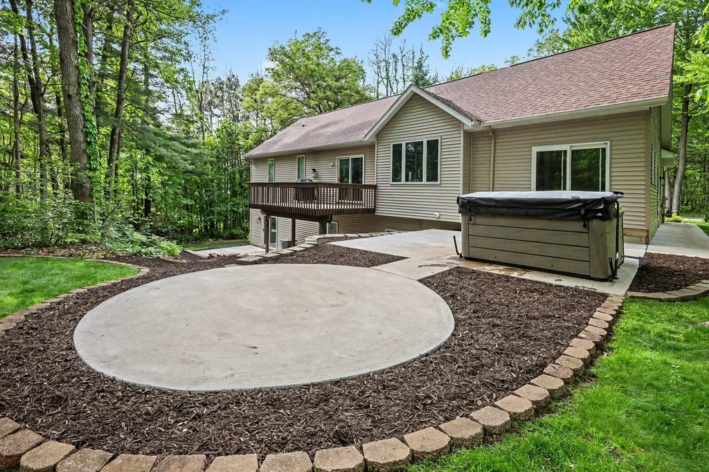 5224 Bonasa Drive NE Courtland Township MI 49341