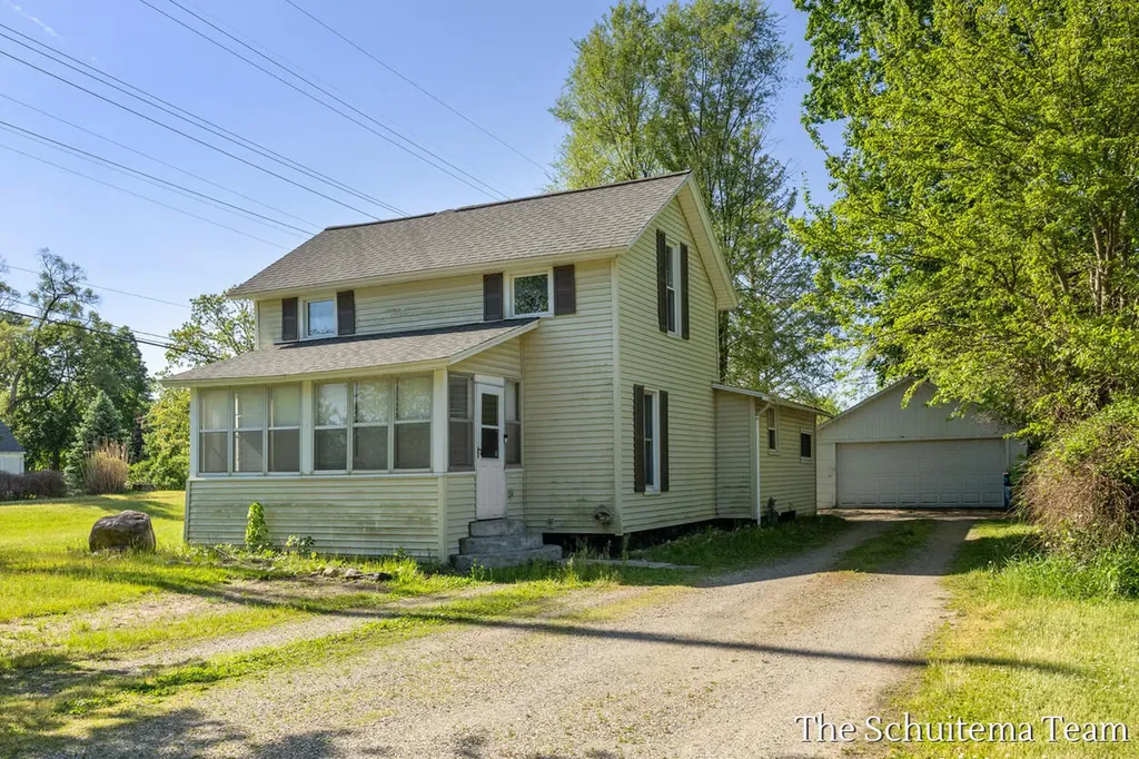 425 W Cherry Street Wayland City MI 49348