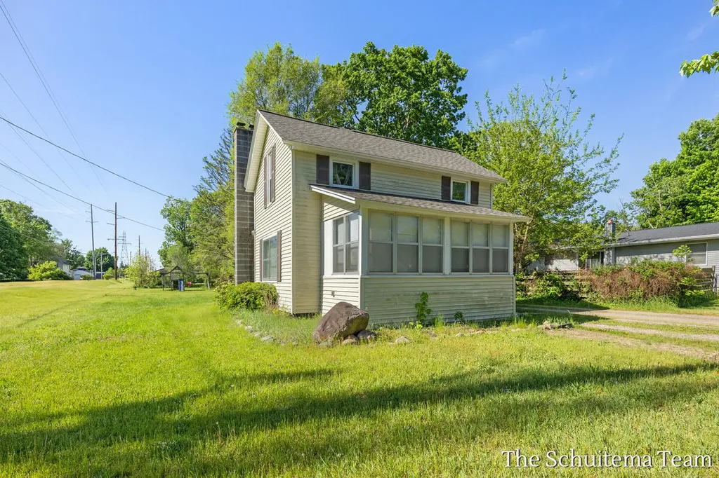 425 W Cherry Street Wayland City MI 49348