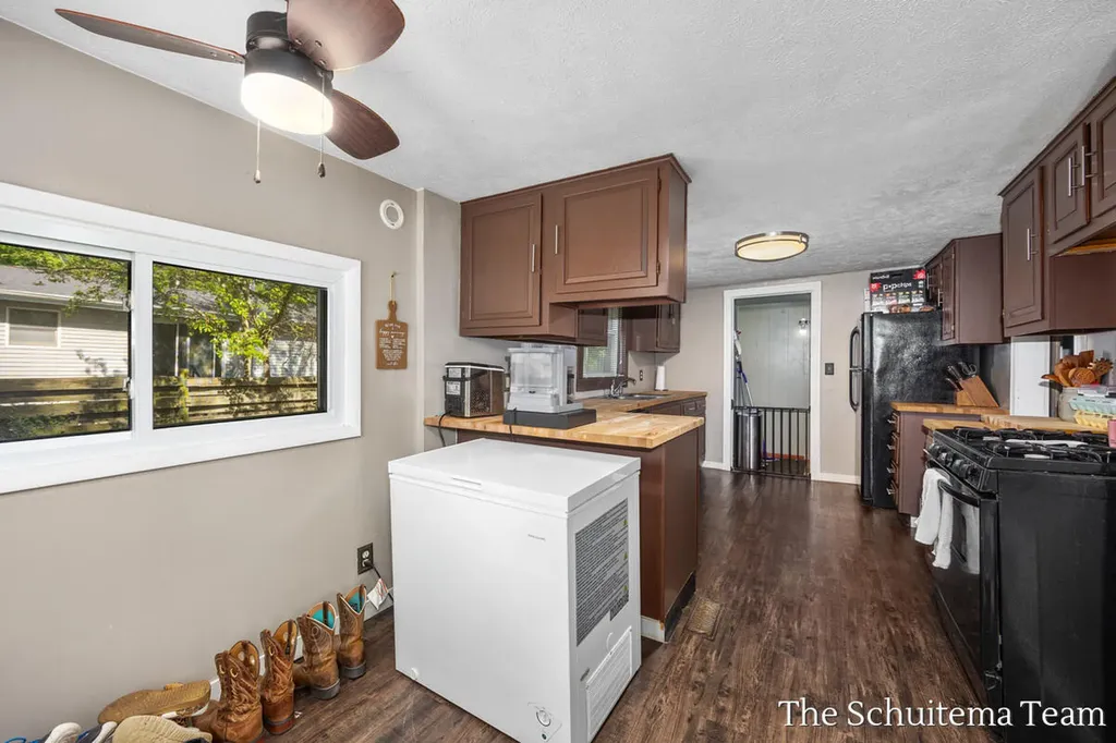 425 W Cherry Street Wayland City MI 49348