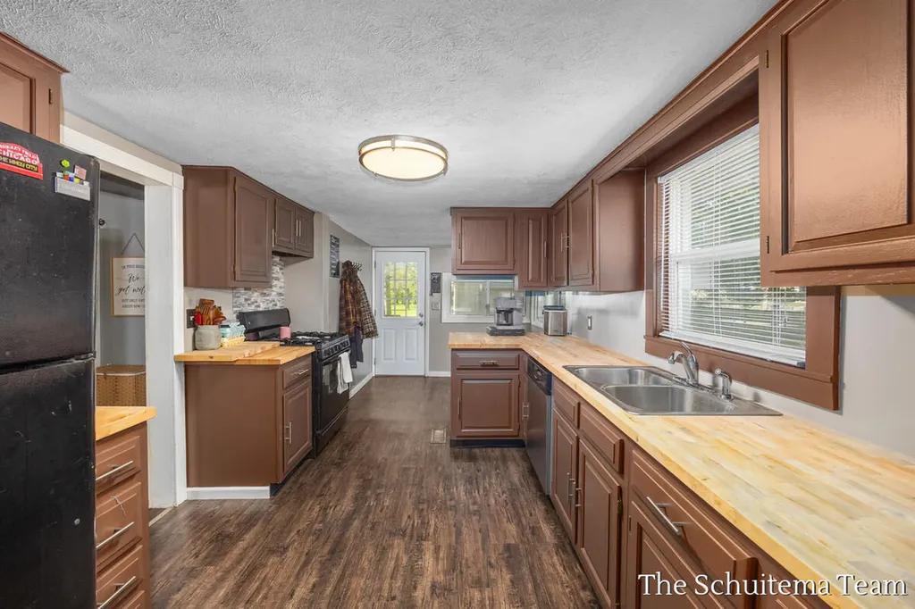 425 W Cherry Street Wayland City MI 49348