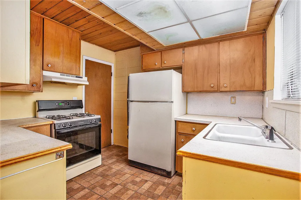 1258 Northfield Avenue NE Grand Rapids City MI 49505