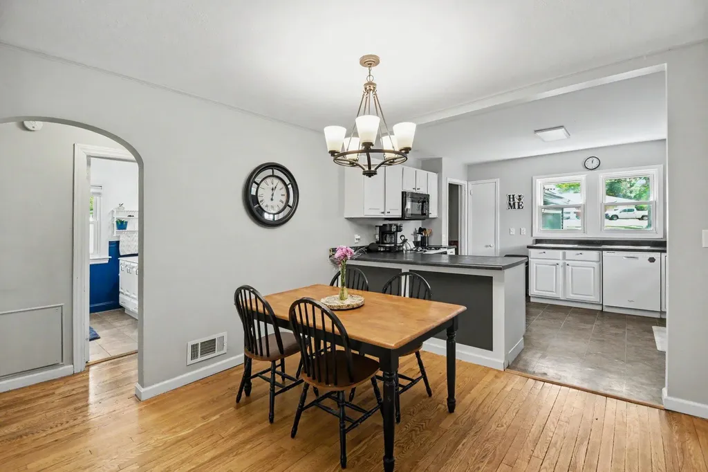 2005 Brandon Drive NW Grand Rapids City MI 49504