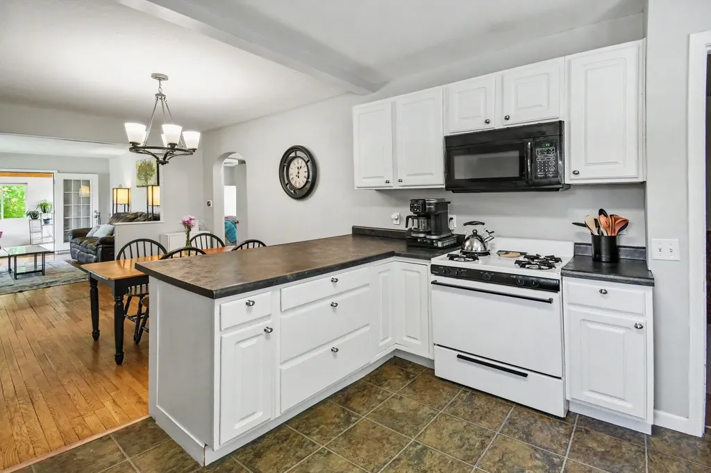 2005 Brandon Drive NW Grand Rapids City MI 49504
