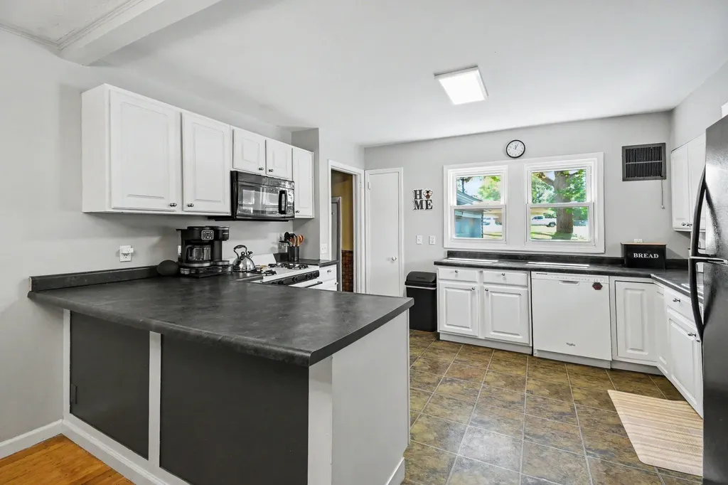 2005 Brandon Drive NW Grand Rapids City MI 49504