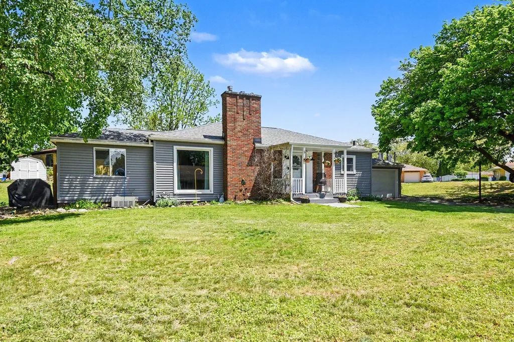 2005 Brandon Drive NW Grand Rapids City MI 49504