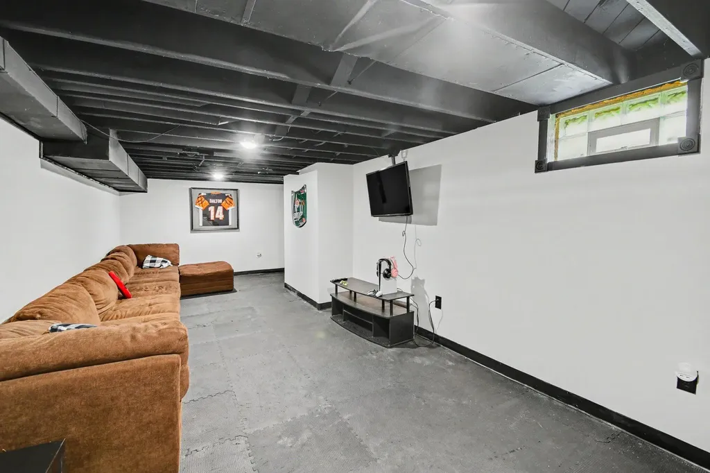 2005 Brandon Drive NW Grand Rapids City MI 49504