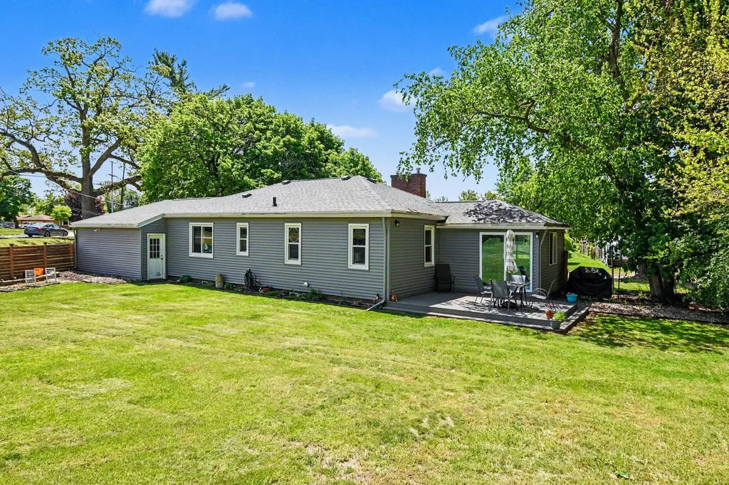 2005 Brandon Drive NW Grand Rapids City MI 49504