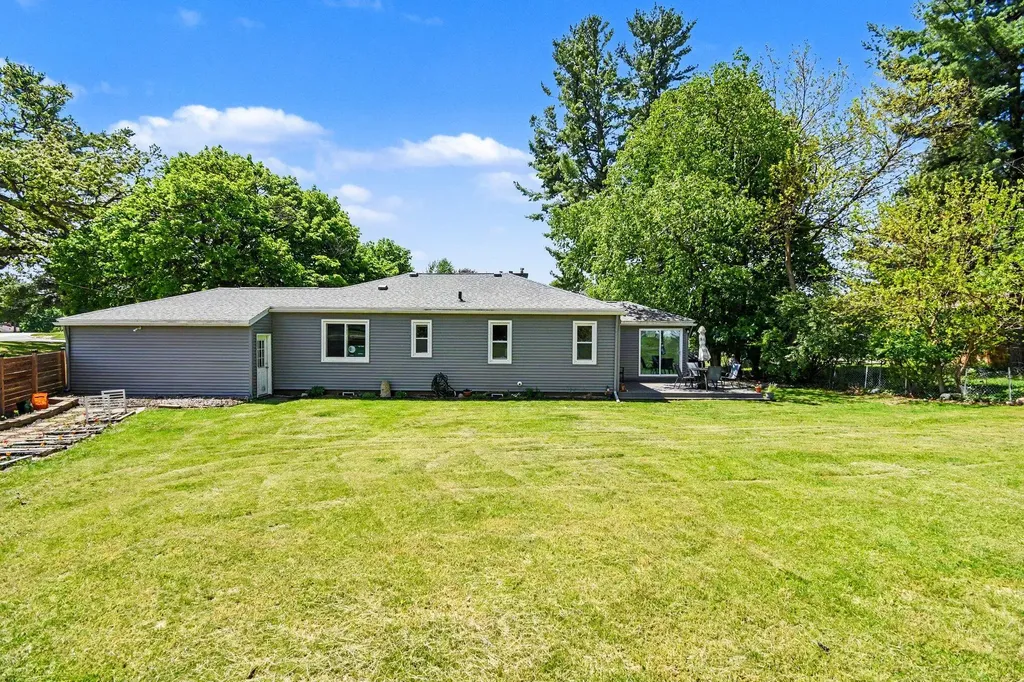 2005 Brandon Drive NW Grand Rapids City MI 49504