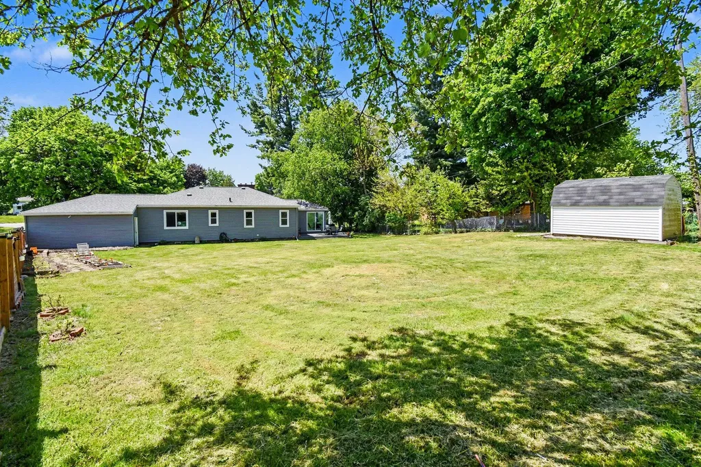 2005 Brandon Drive NW Grand Rapids City MI 49504