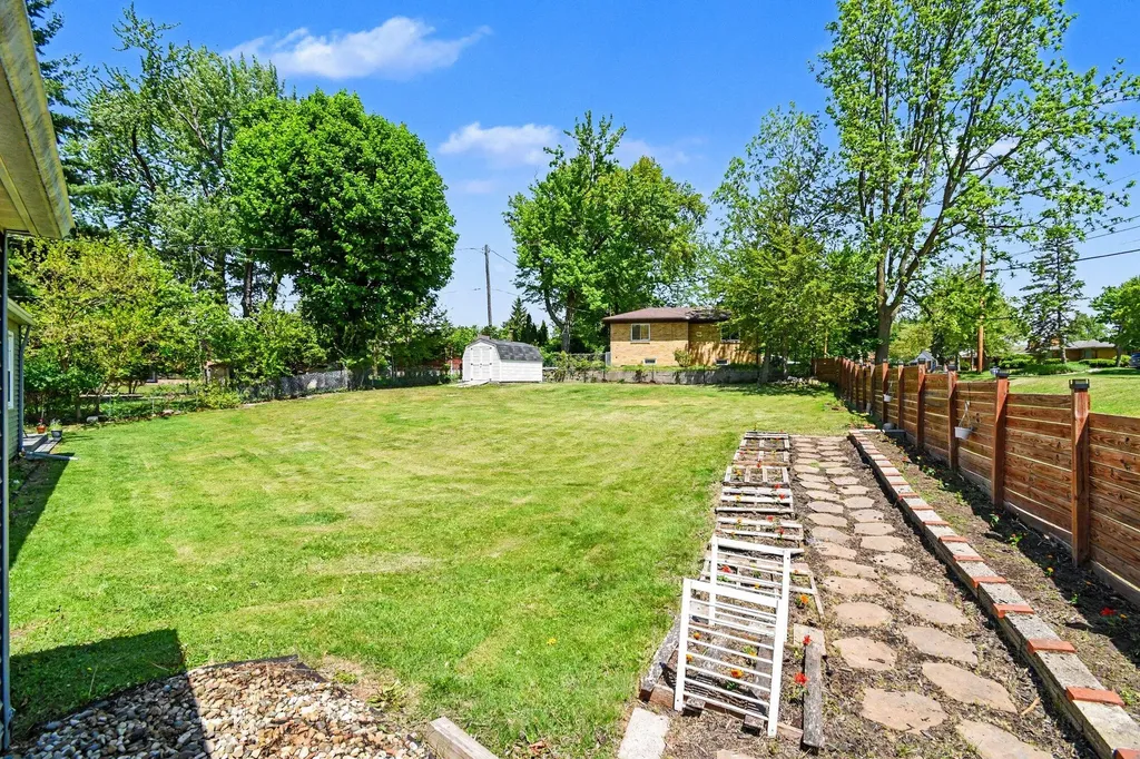 2005 Brandon Drive NW Grand Rapids City MI 49504