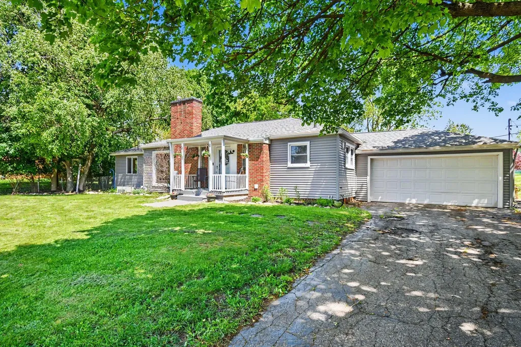 2005 Brandon Drive NW Grand Rapids City MI 49504