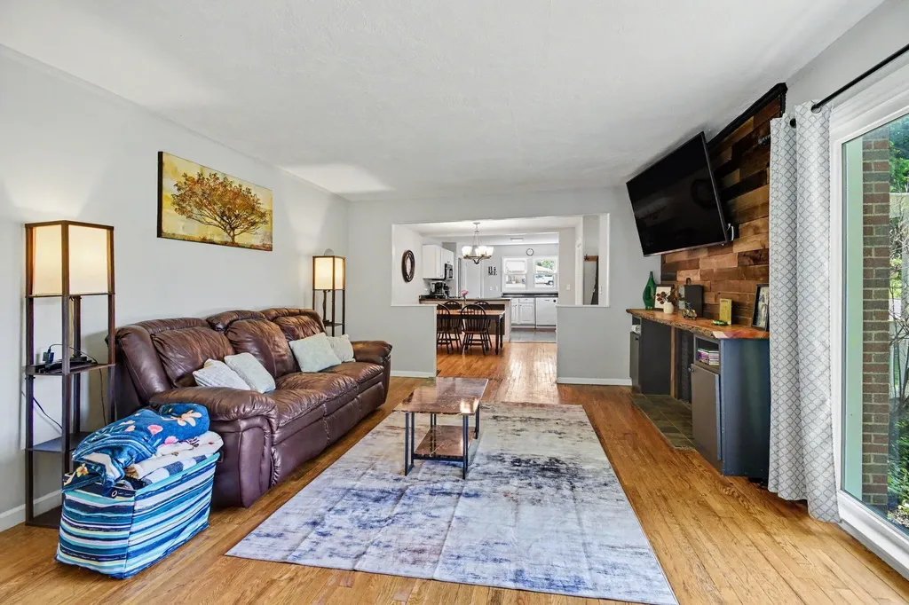 2005 Brandon Drive NW Grand Rapids City MI 49504