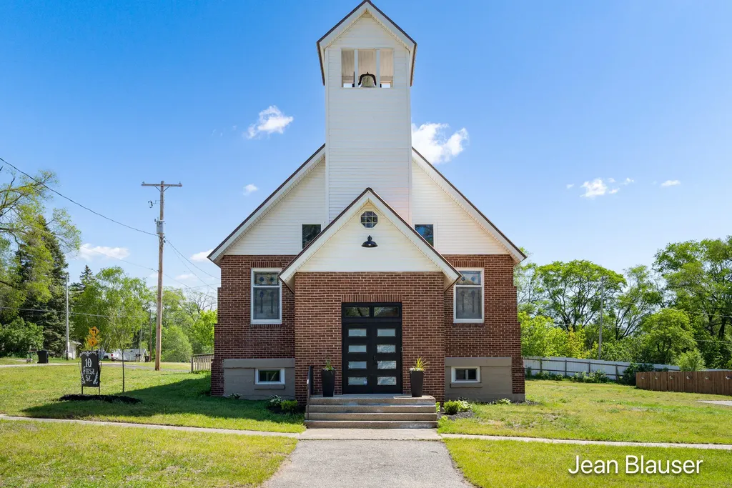 10 1st Street Mecosta Township MI 49346