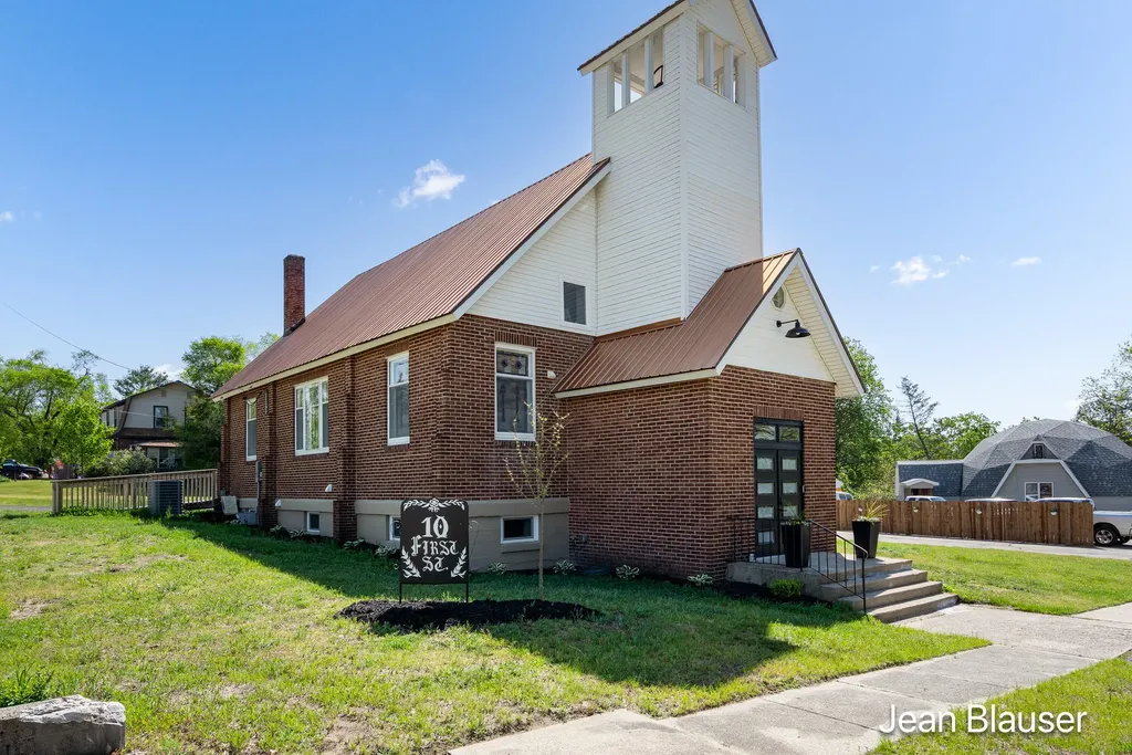 10 1st Street Mecosta Township MI 49346