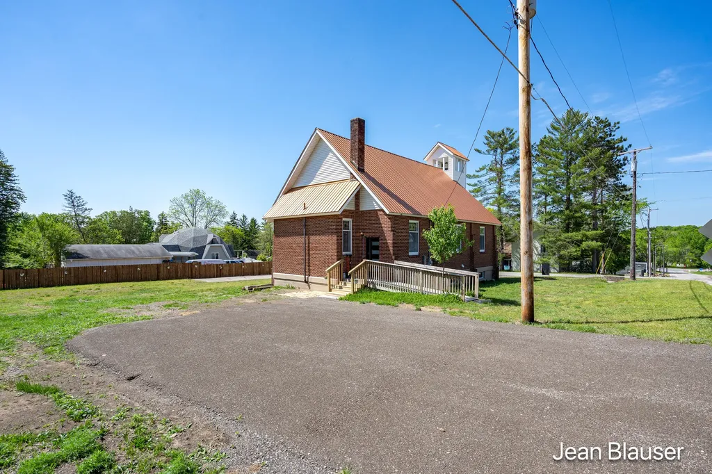 10 1st Street Mecosta Township MI 49346