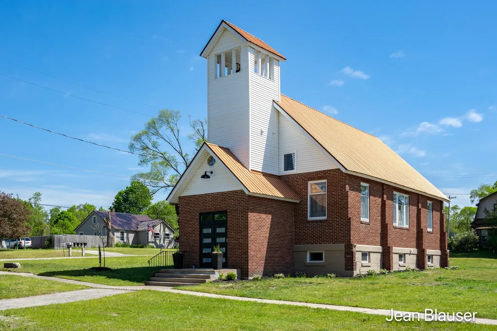10 1st Street Mecosta Township MI 49346