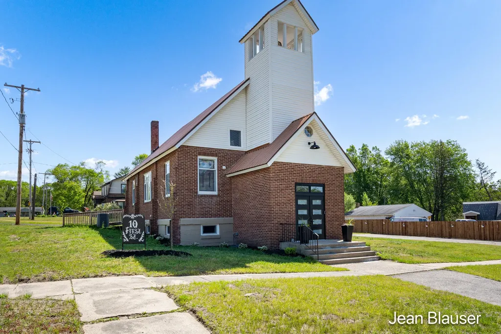 10 1st Street Mecosta Township MI 49346