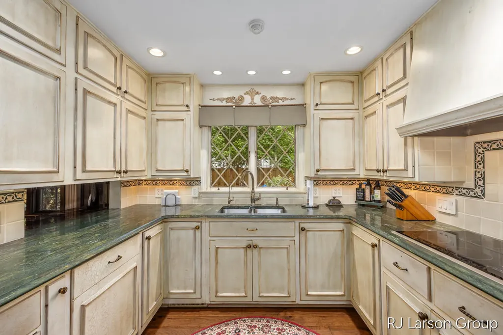 2033 Coronado Drive SE East Grand Rapids City MI 49506