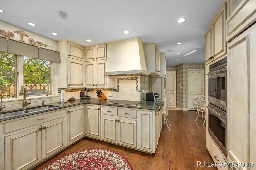 2033 Coronado Drive SE East Grand Rapids City MI 49506