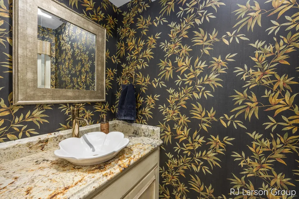 2033 Coronado Drive SE East Grand Rapids City MI 49506