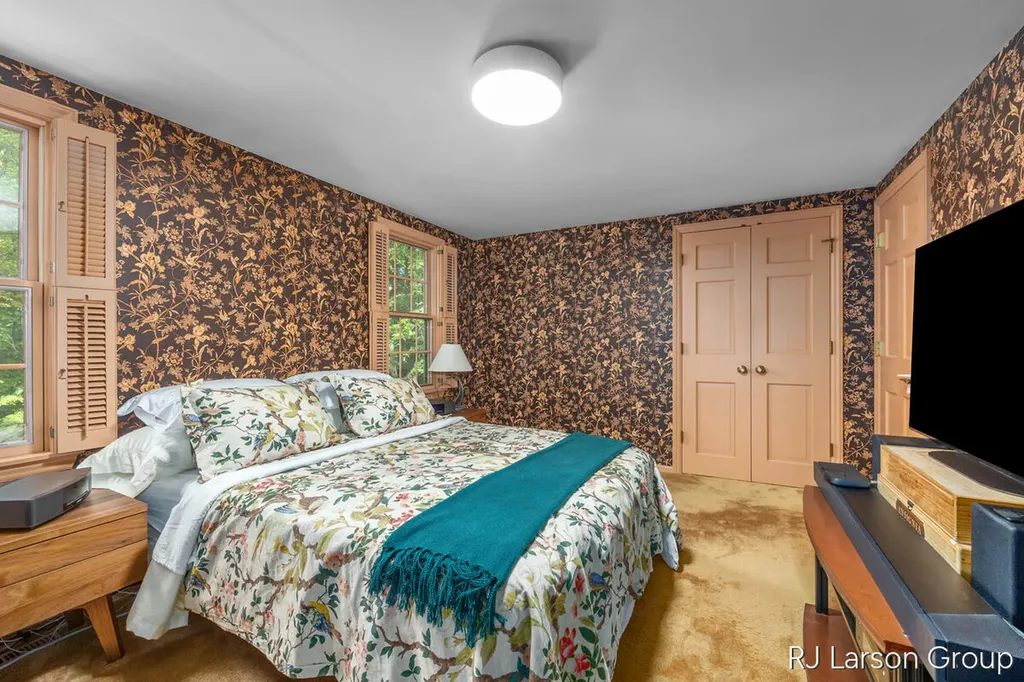 2033 Coronado Drive SE East Grand Rapids City MI 49506