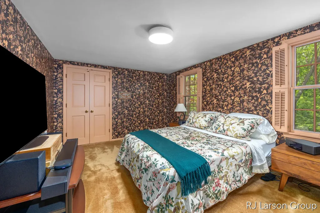 2033 Coronado Drive SE East Grand Rapids City MI 49506