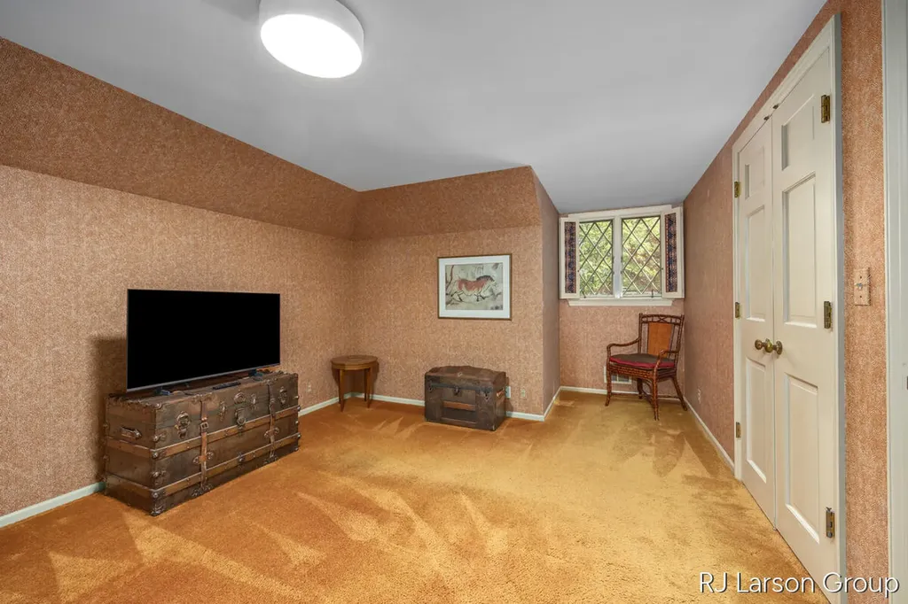 2033 Coronado Drive SE East Grand Rapids City MI 49506