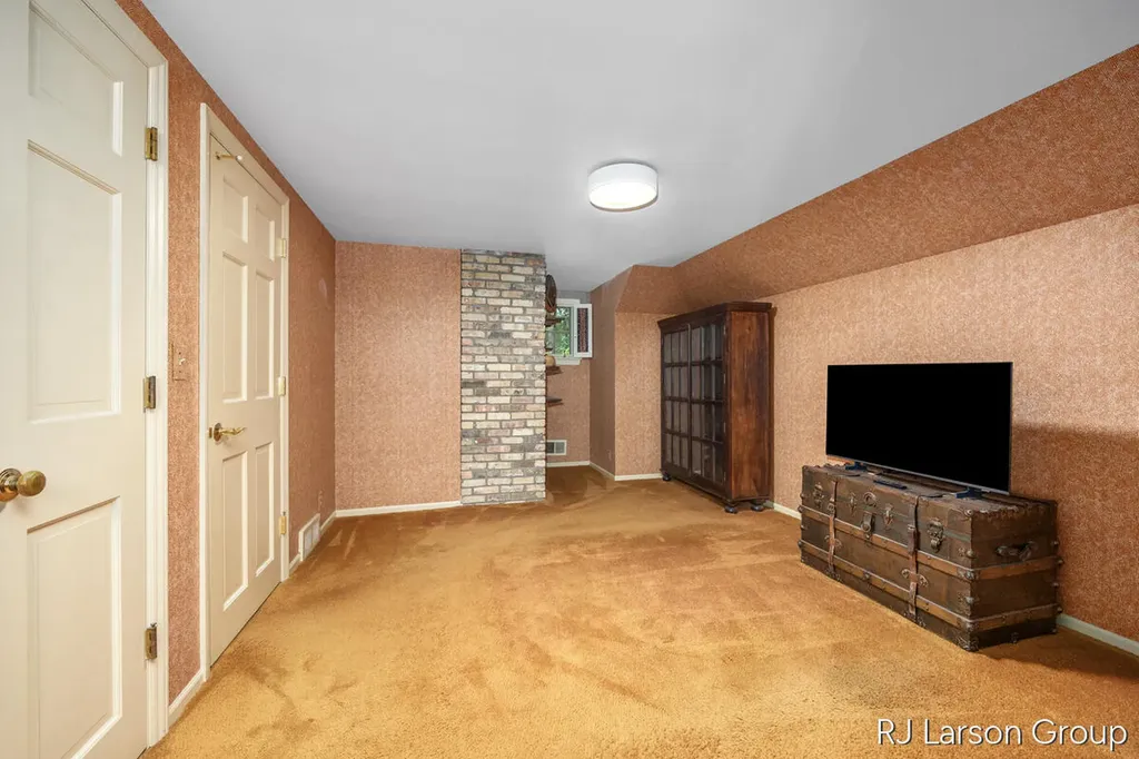2033 Coronado Drive SE East Grand Rapids City MI 49506