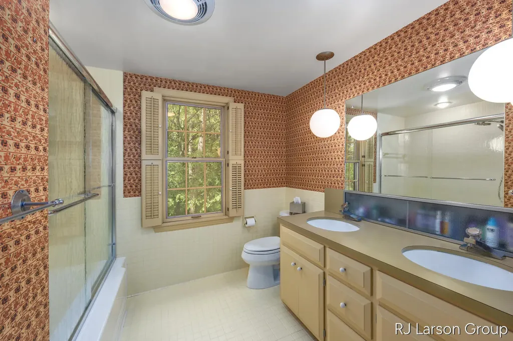 2033 Coronado Drive SE East Grand Rapids City MI 49506