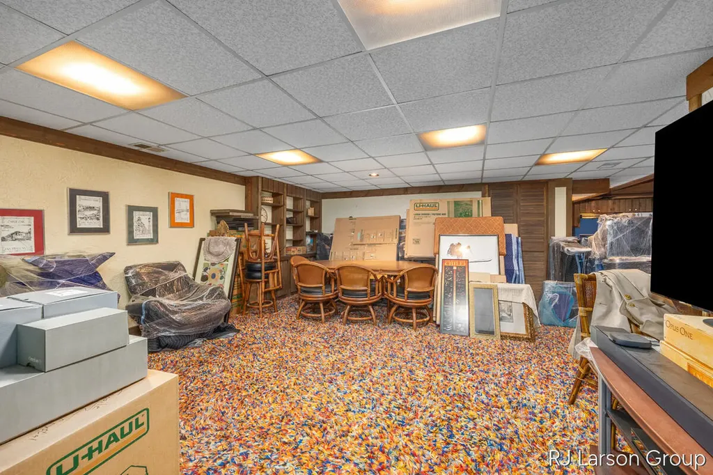 2033 Coronado Drive SE East Grand Rapids City MI 49506