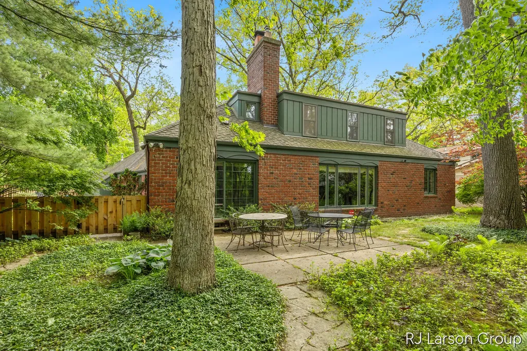 2033 Coronado Drive SE East Grand Rapids City MI 49506