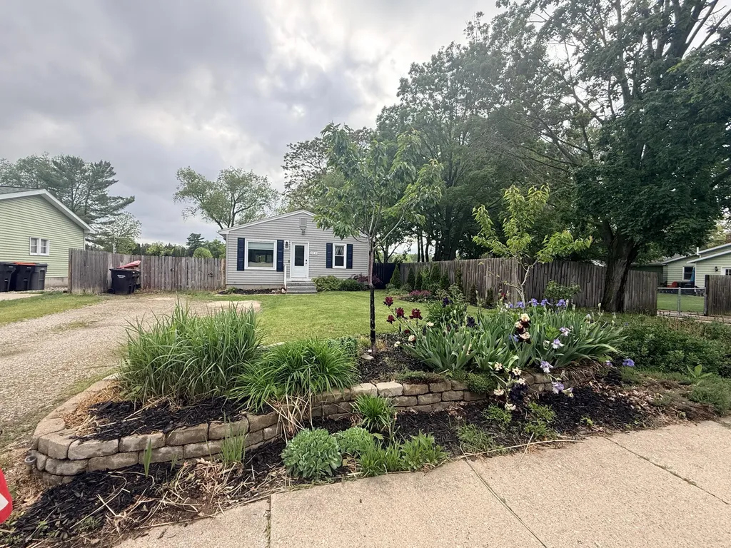 3233 Wayburn Avenue SW Grandville City MI 49418
