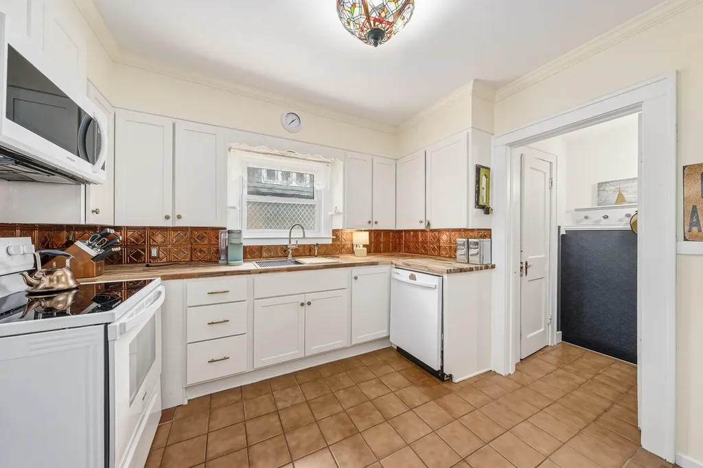 505 Storrs Street SE Grand Rapids City MI 49507