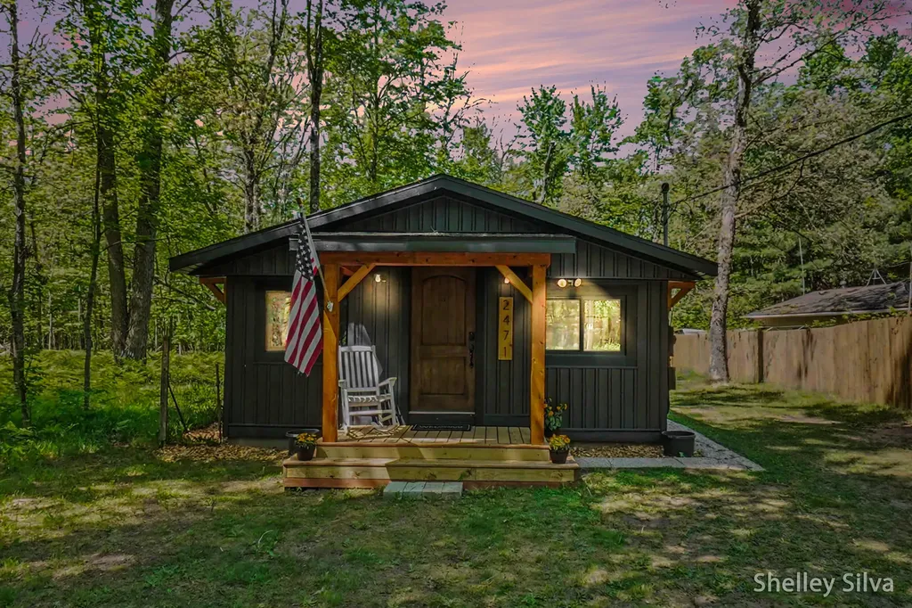 2471 W Wolf Lake Boulevard Peacock Township MI 49304