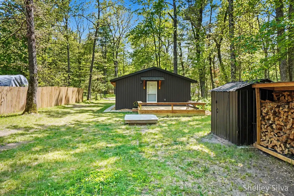 2471 W Wolf Lake Boulevard Peacock Township MI 49304