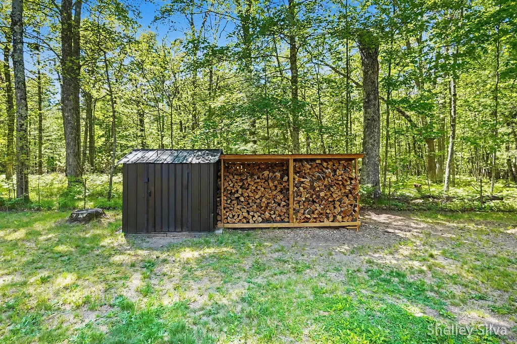 2471 W Wolf Lake Boulevard Peacock Township MI 49304