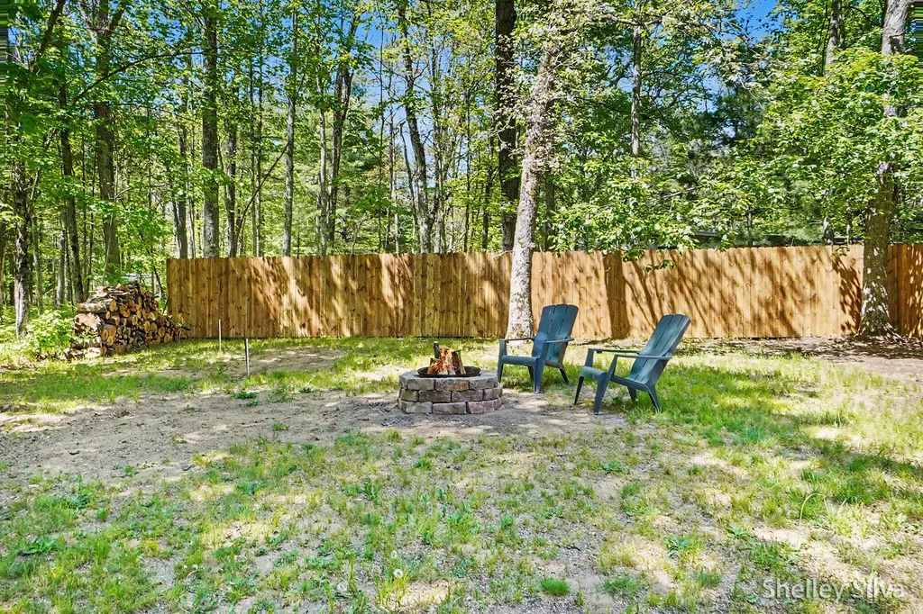 2471 W Wolf Lake Boulevard Peacock Township MI 49304