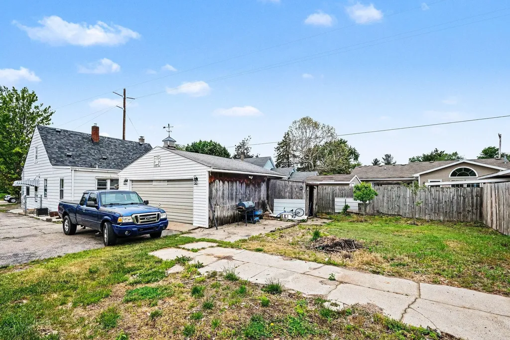 3438 Byron Center Avenue SW Wyoming City MI 49519
