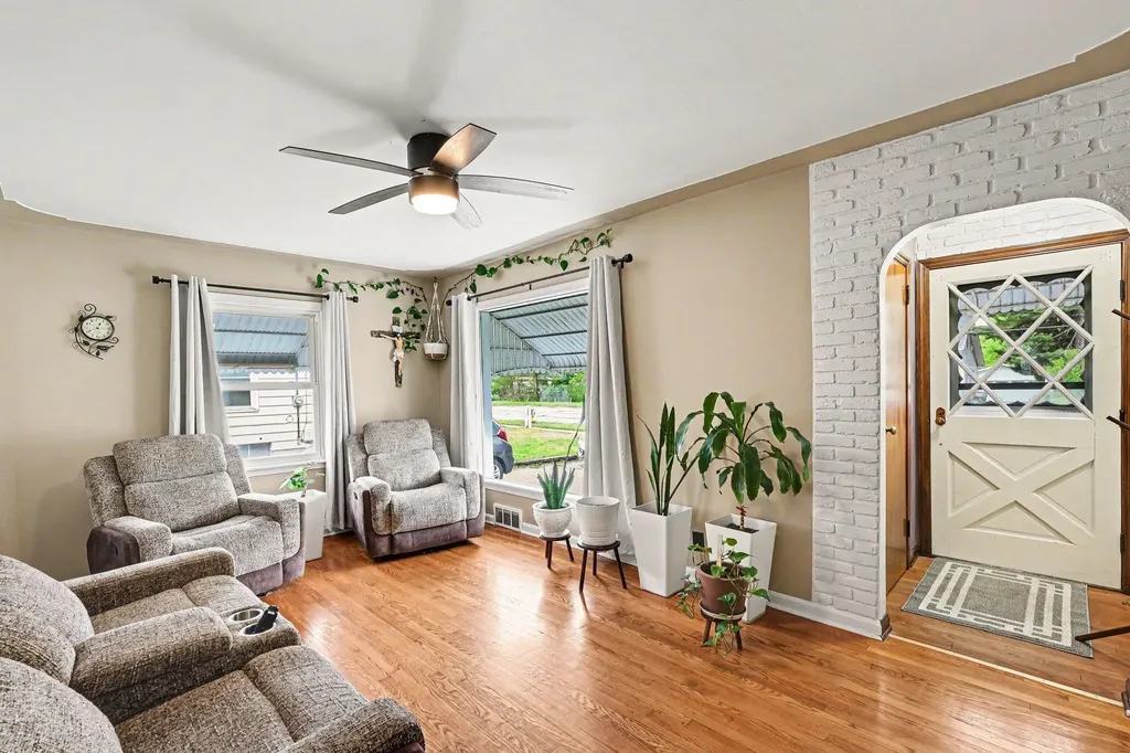 3438 Byron Center Avenue SW Wyoming City MI 49519