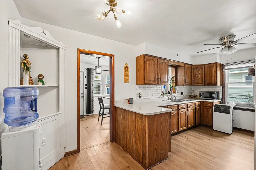 3438 Byron Center Avenue SW Wyoming City MI 49519