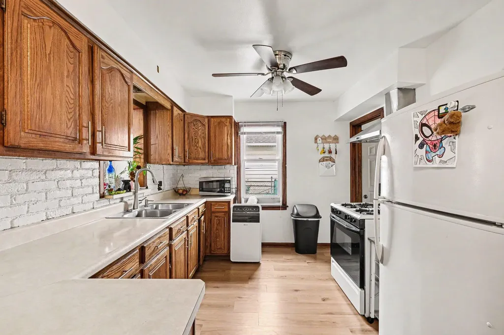 3438 Byron Center Avenue SW Wyoming City MI 49519