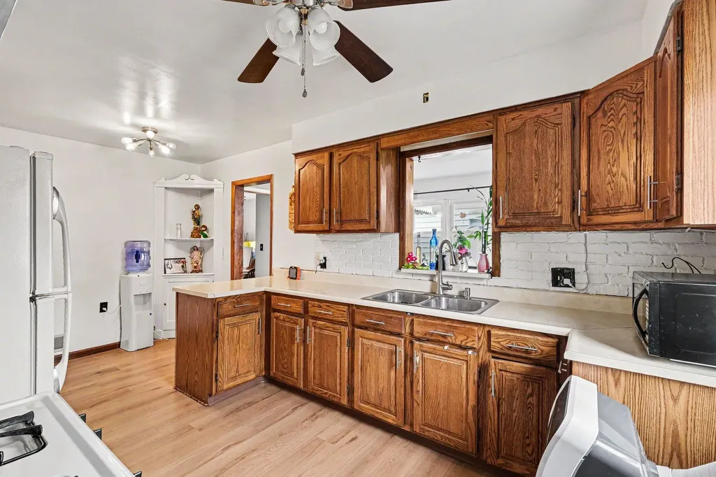 3438 Byron Center Avenue SW Wyoming City MI 49519
