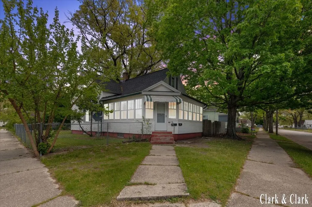720 Hill Avenue Muskegon City MI 49442